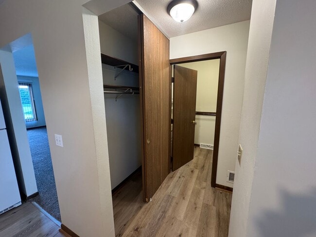 Building Photo - 3 bedroom Perrysburg townhouse in Rossford...