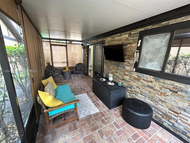 Foto del edificio - 9225 NW 49th Pl