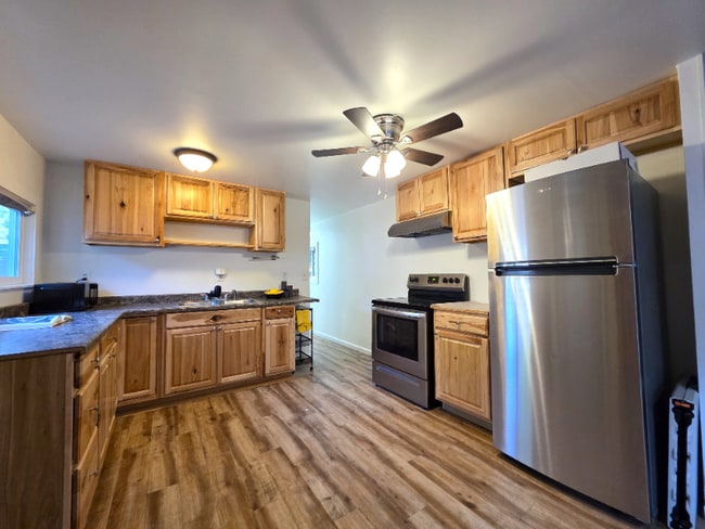 Foto del edificio - 8397 Golden Valley Blvd