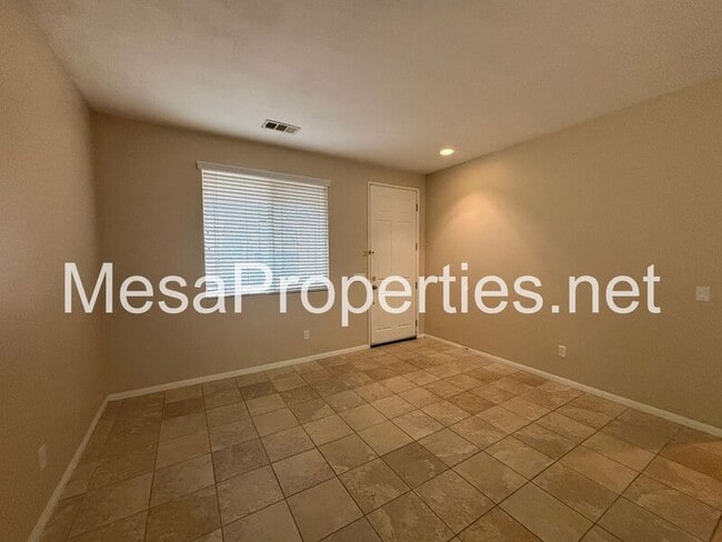Foto del edificio - 16677 Desert Lily St