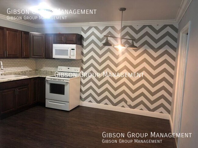 Foto del edificio - 806 NE 16th St