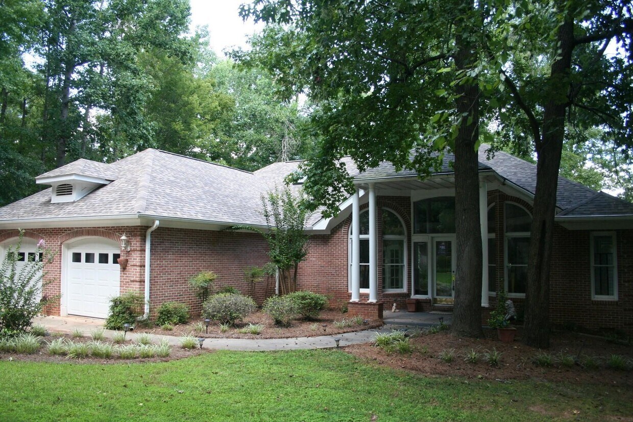 Primary Photo - 149 Cedar Cove Dr