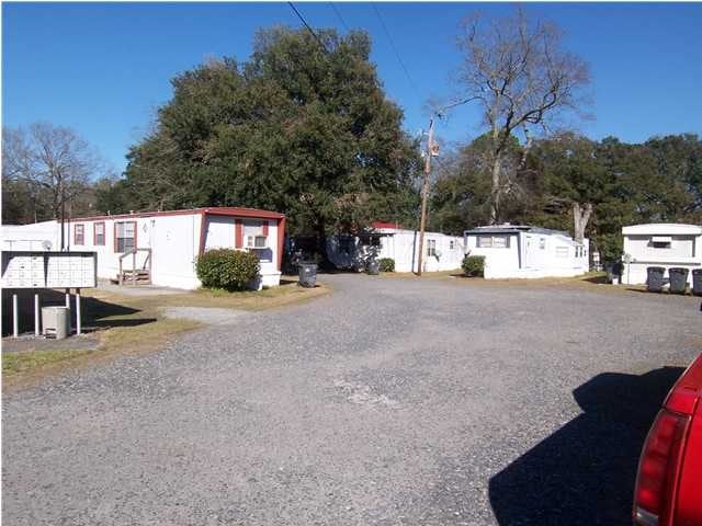 Building Photo - Oak Terrace Village
