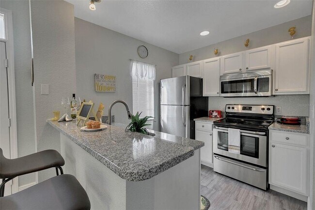 Foto del edificio - 4561 Yellowgold Rd E