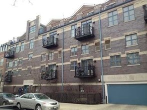 Building Photo - 867 W Buckingham Pl