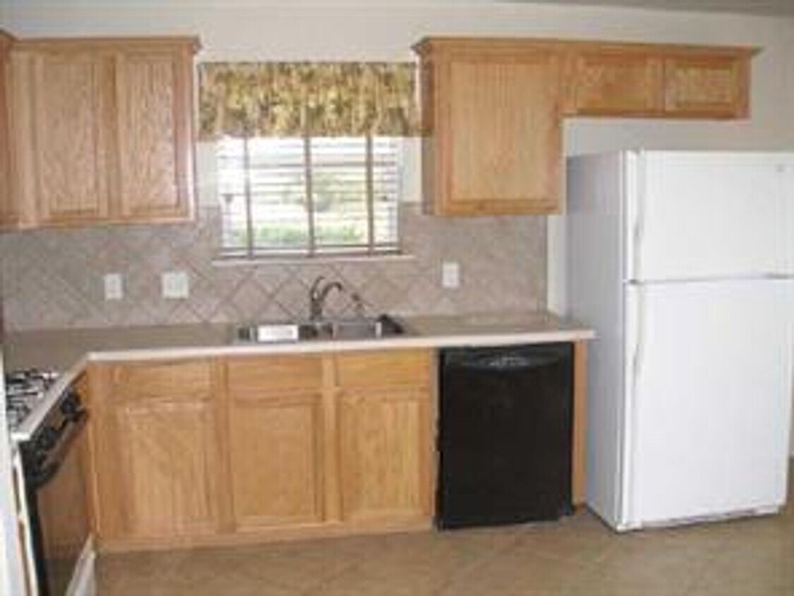 Foto del edificio - Spacious 3/2.5 home with a large country k...