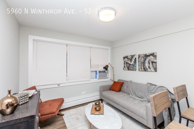 Building Photo - Stunning 1 Bedroom in Edgewater - Close to...