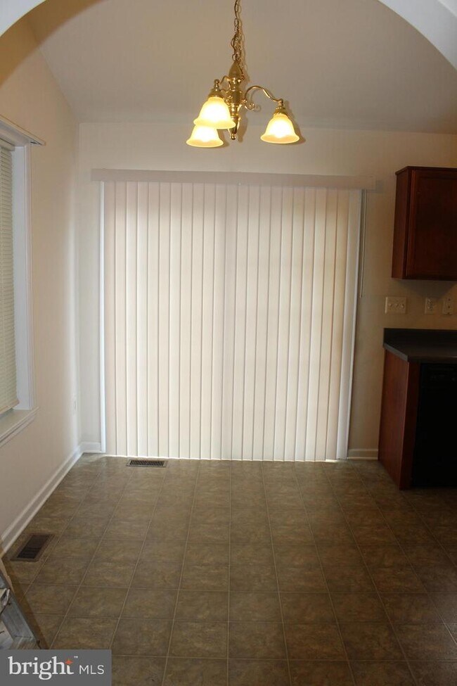 Building Photo - 737 Glen Cove Dr