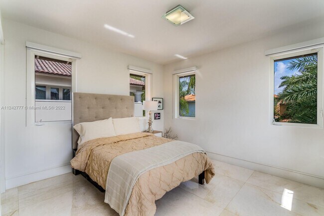 Foto del edificio - 112 Paloma Dr