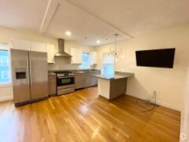 Building Photo - 128 Hillside St