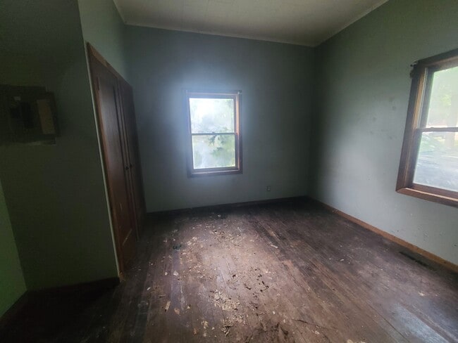 Building Photo - 615 N Almond St