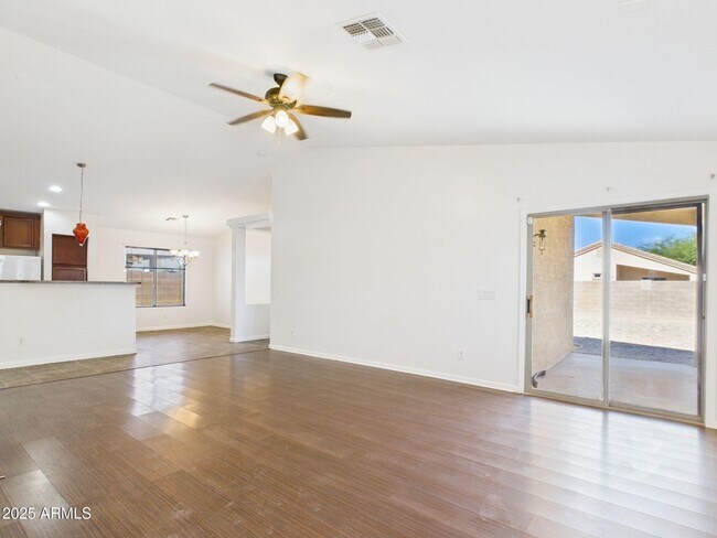 Foto del edificio - 2296 W Roosevelt Ave