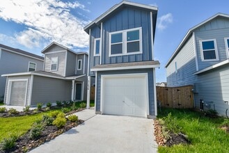 Building Photo - 21430 Carosella Dr