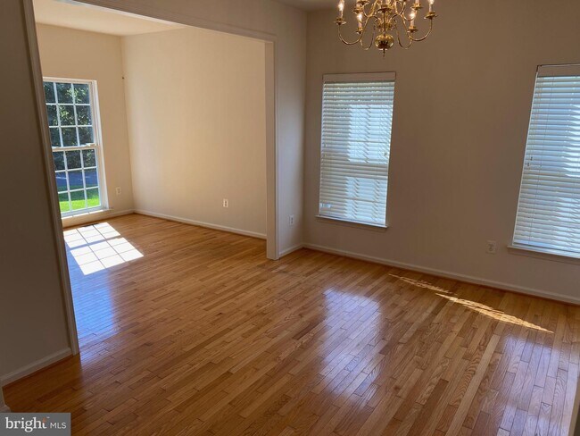 Foto del edificio - 82 Monument Ct