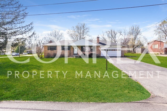 Primary Photo - Beautiful Brick Ranch House with Breakfast...