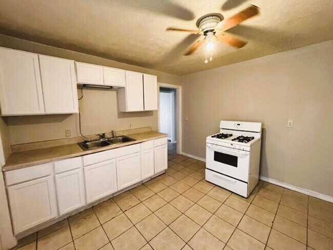 Foto del edificio - 329 NW 84th St