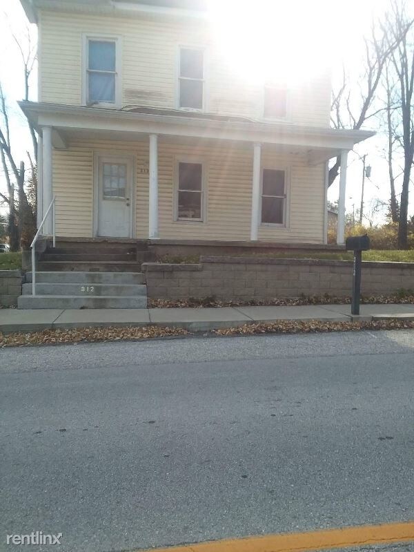 312 E 2nd St N, Wright City, MO 63390 Condo for Rent in Wright City