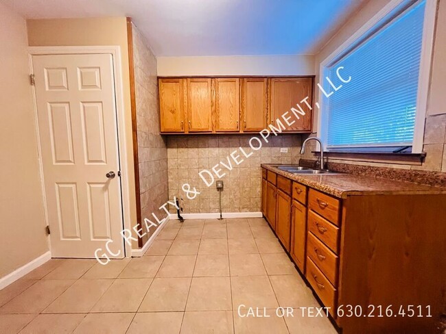 Foto del edificio - ***3 BDRM- 1BTH / PET FRIENDLY / DETACHED ...