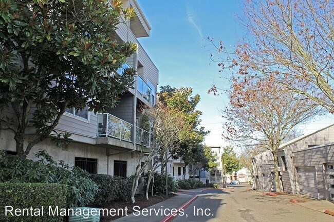Building Photo - 2 br, 2.5 bath House - 610 S Nevada St  Un...