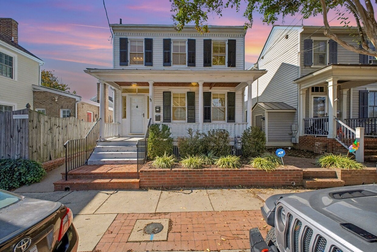 Primary Photo - Charming 3-bedroom 2 bathrooms in Downtown...