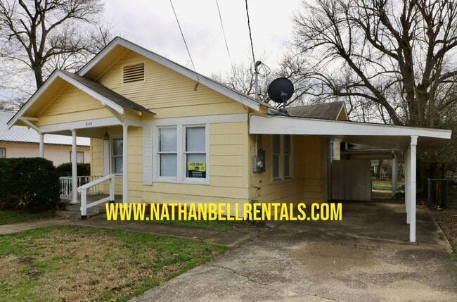Building Photo - Modernized 3 bedroom-2 bath home with fenced yard