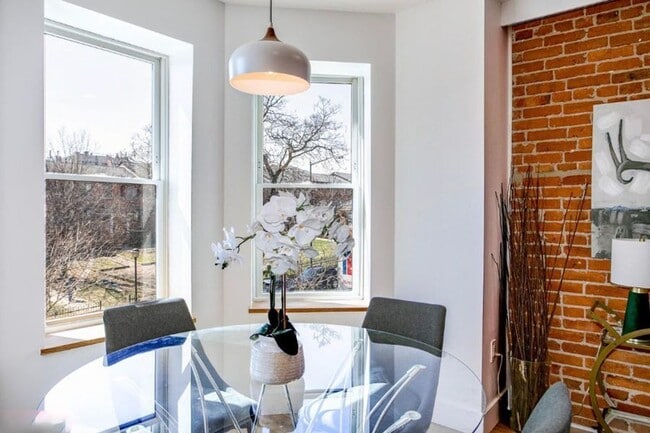 Building Photo - Meridian Hill Park Junior-One Bedroom Gem!...