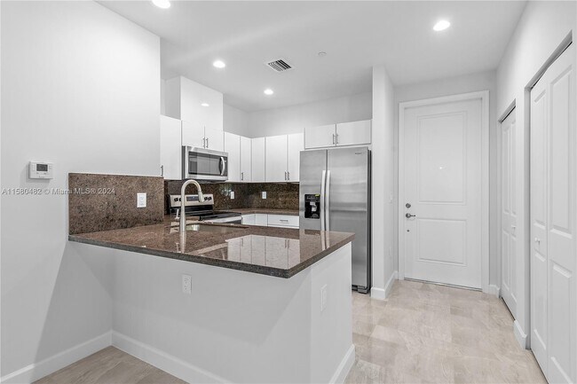 Building Photo - 5750 SW 44th St