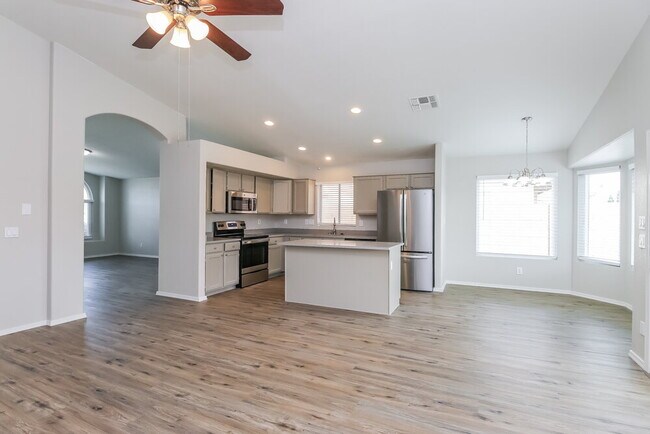 Building Photo - 6951 E Lomita Ave