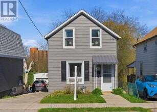 Building Photo - 163 Nassau St