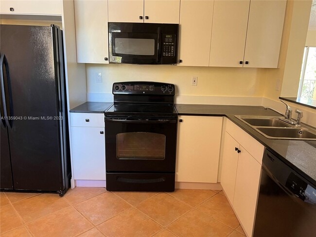 Building Photo - 15731 SW 137th Ave