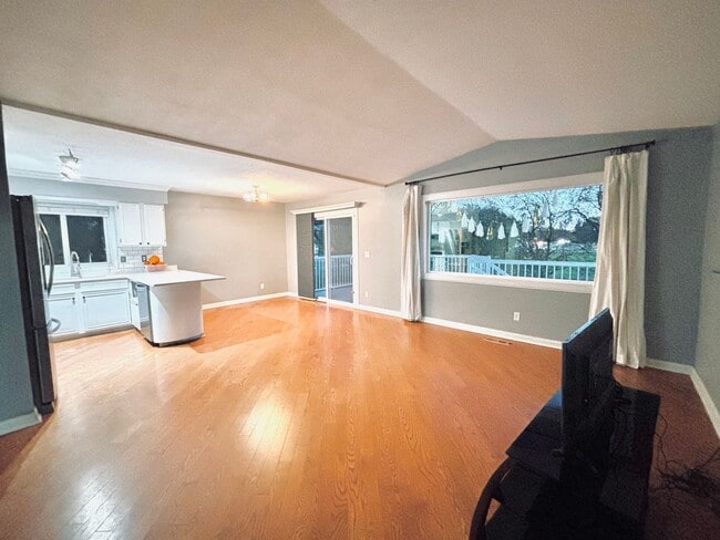 Building Photo - Hidden Gem!  4bed 2bath Single Family Home...