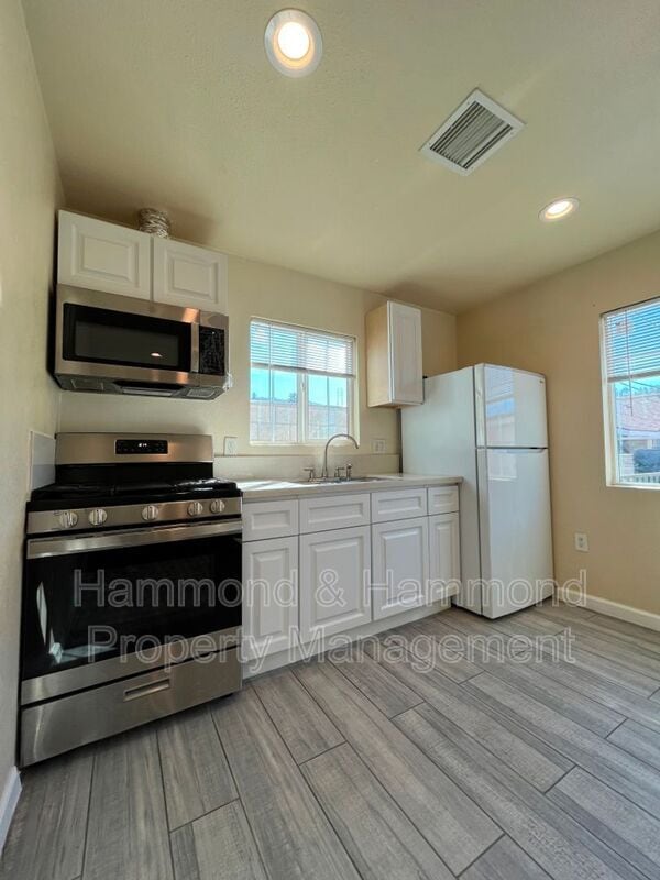 Foto del edificio - 12110 Bromont Ave