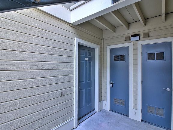 Foto del edificio - 2750 Somerset Park Cir