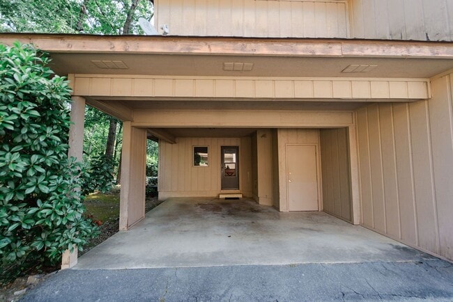 Foto del edificio - This newly remodeled house is the perfect cozy place to call home. It is 2 bed, 1.5 bath and pet ...