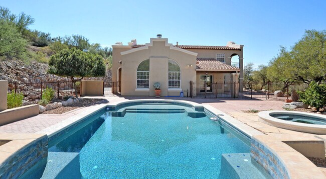 Foto del edificio - Foothills Charm 4 bedroom & 3 bath