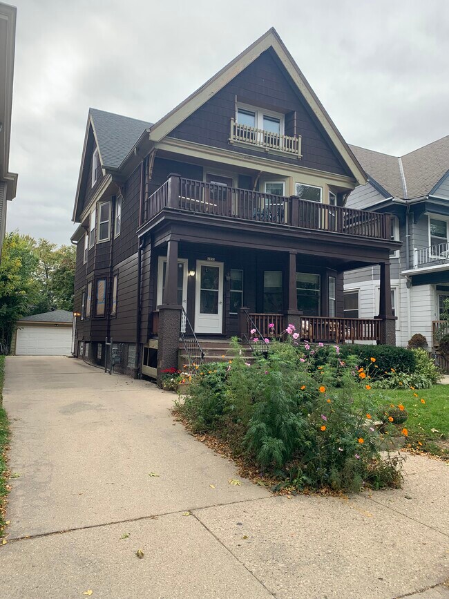 Foto del edificio - 2831 N Frederick Ave