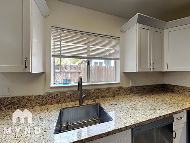 Foto del edificio - 2740 42nd St