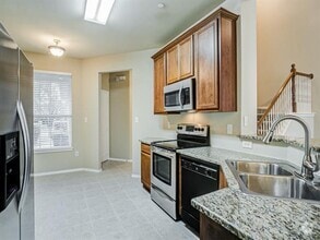Building Photo - 4528 Sycamore Dr