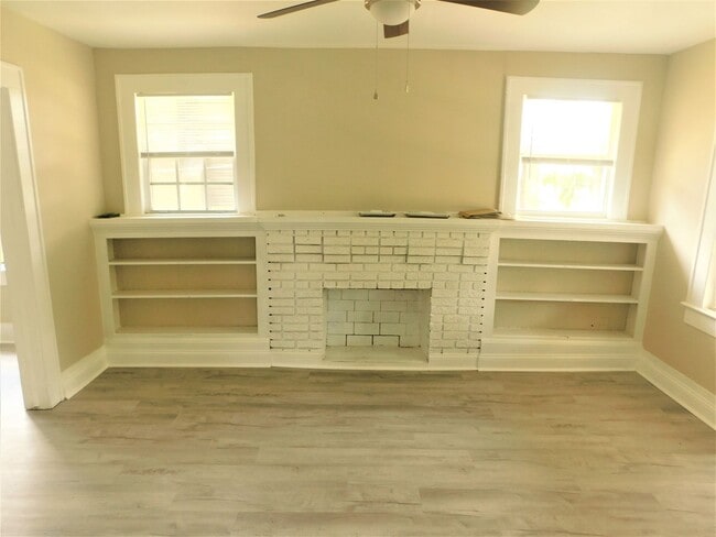 Foto del edificio - Fully Remodeled Rooming House in Quiet North Side Neighborhood with High End Appointments