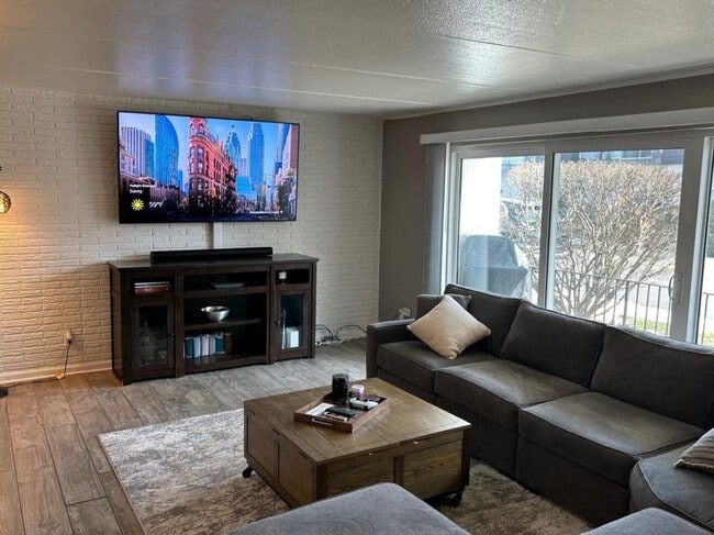Building Photo - 2 bedroom in Naperville IL 60563