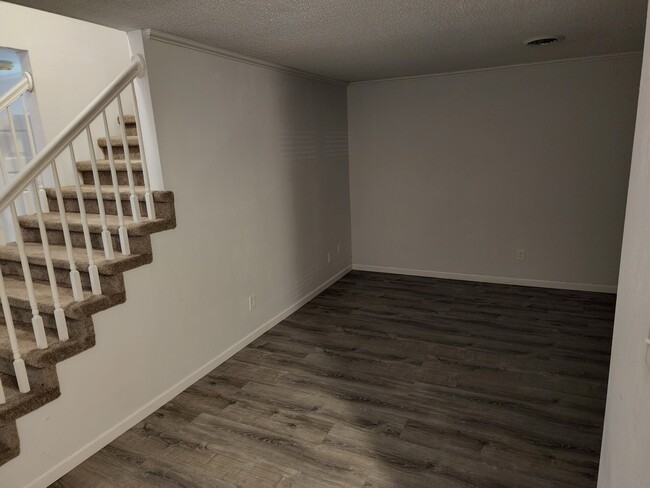 Building Photo - 222 Hendrix Dr