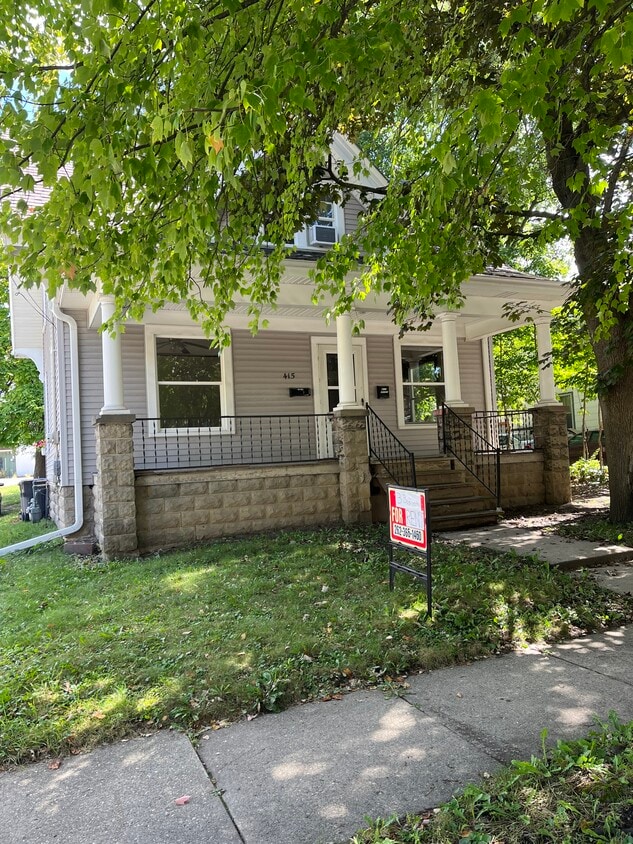 415 Barney St, Waukesha, WI 53186 Townhome Rentals in Waukesha WI