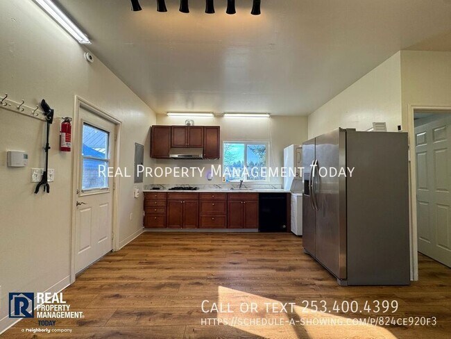 Foto del edificio - 9009 Randall Dr