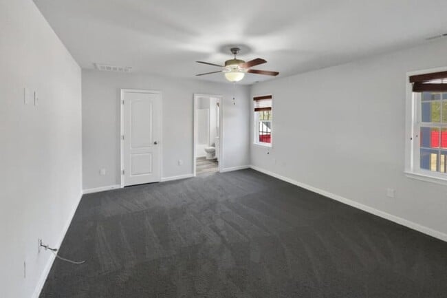 Building Photo - 3912 Harrow Dr