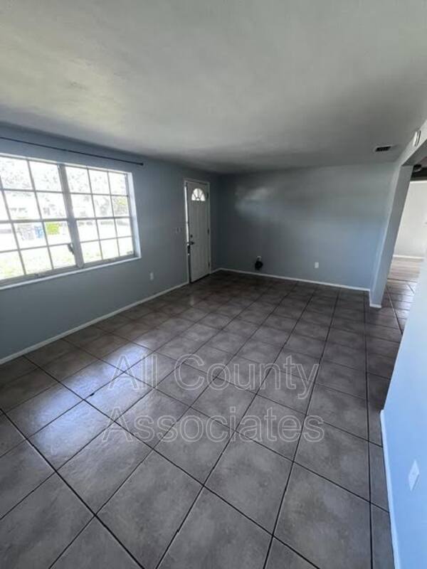 Foto del edificio - 3404 Devonshire Dr