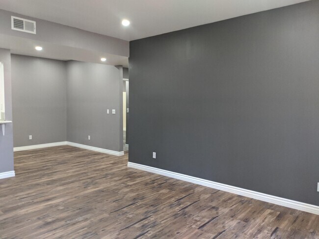 Foto del edificio - 23947 Del Monte Dr.