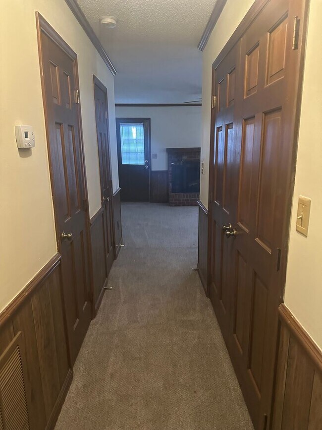 Foto del edificio - Spacious 2BR, 2.5BA Townhome Near NCSU! LEASE NOW FOR ONE MONTH FREE!