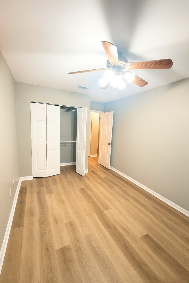 Foto del edificio - 2182 Timberwood Cir S