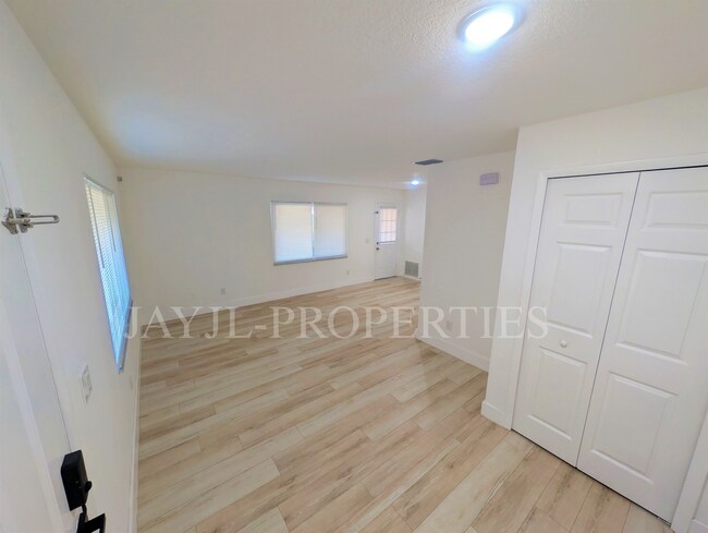 Foto del edificio - 1997 Bonneville Dr