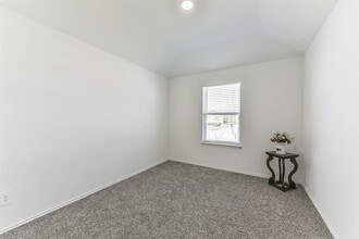 Building Photo - 712 Brazos Trl